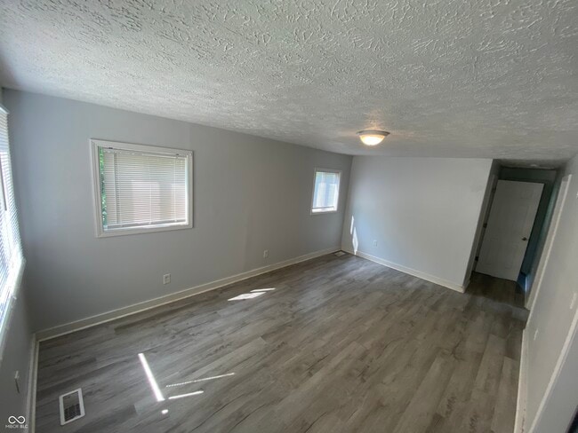 Building Photo - 815 S Calumet St