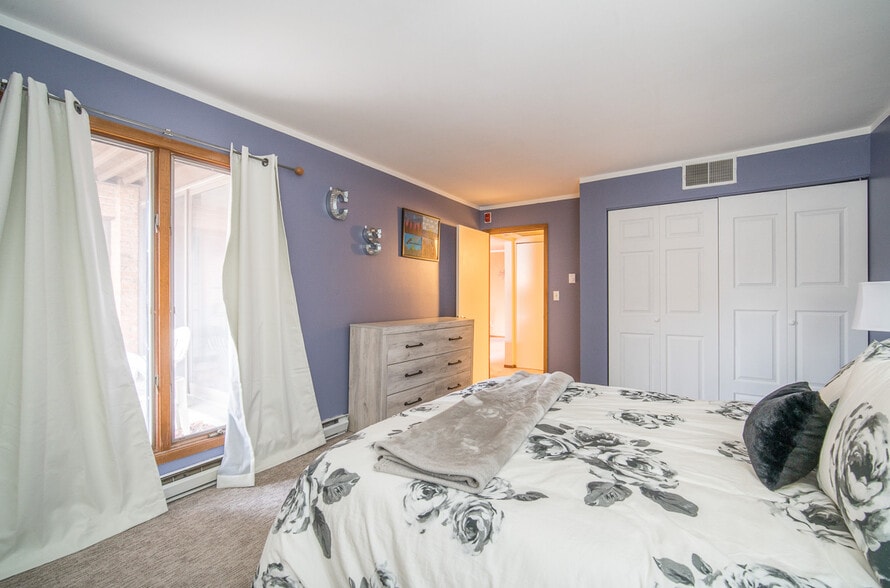 Two Large Closets - 3942 N Oakland Ave