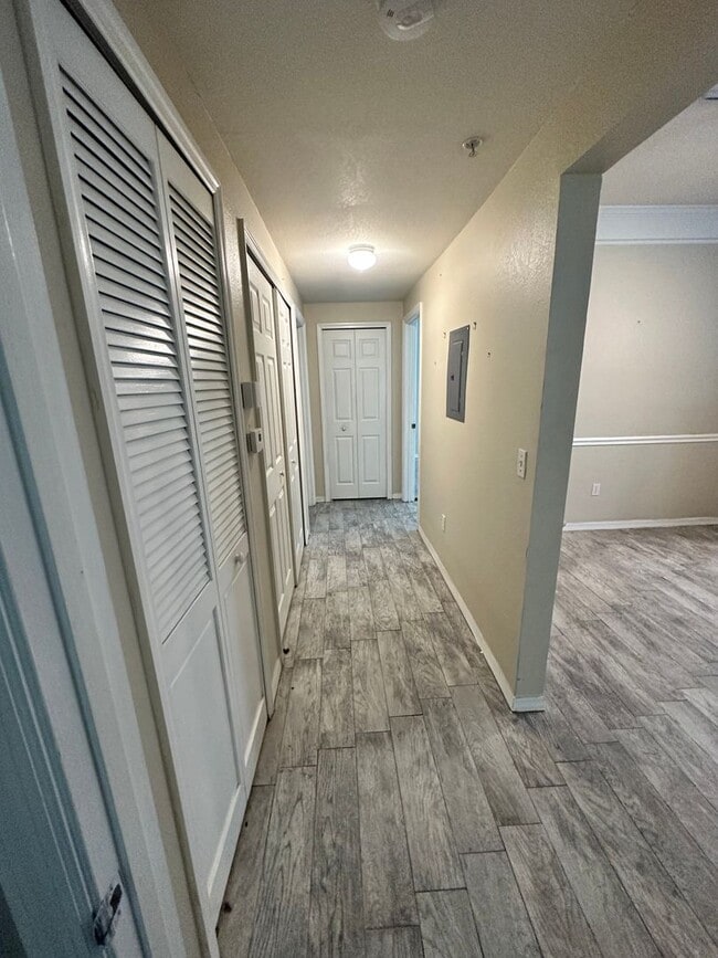 Building Photo - Beautiful 2 Bedroom 2 Bath Condo in the Ha...