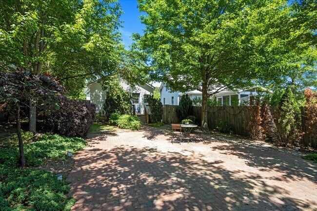 Building Photo - 406 Pershing Rd