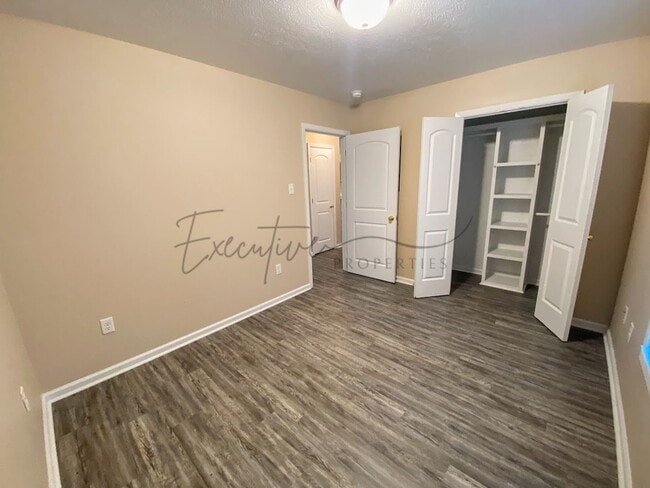 Building Photo - 308 E 1st St