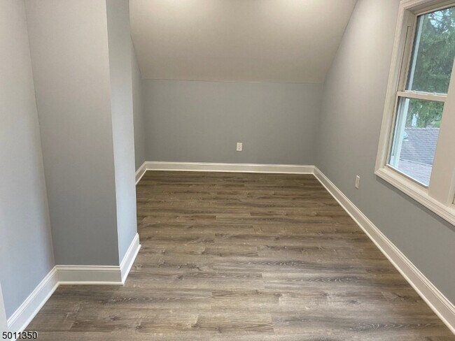 Building Photo - 105 Union Ave