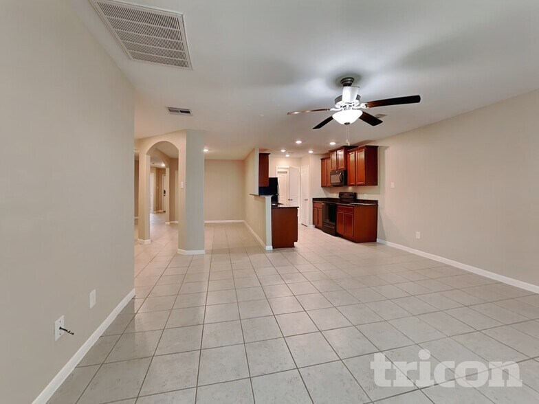 Building Photo - 832 Painted Bison Dr