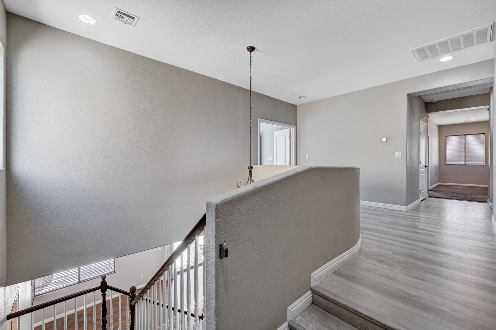 Building Photo - 8125 Chestnut Hollow Ave