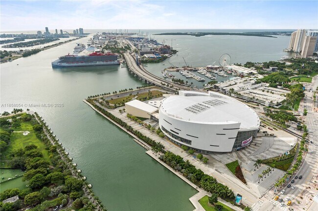 Building Photo - 900 Biscayne Blvd