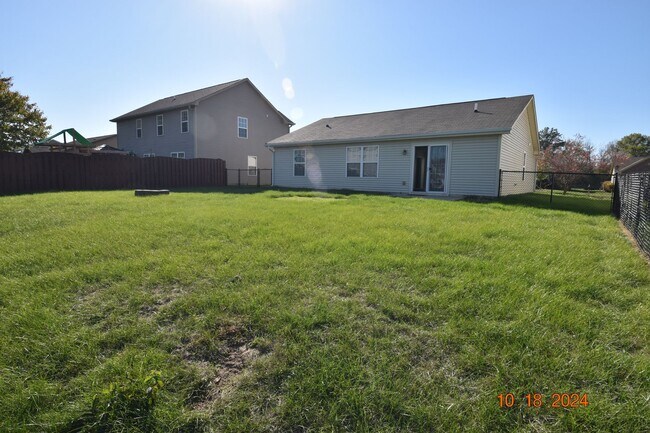 Building Photo - Three Bedroom Home in Greenfield