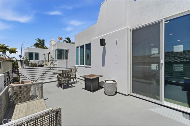 Building Photo - 935 1st St