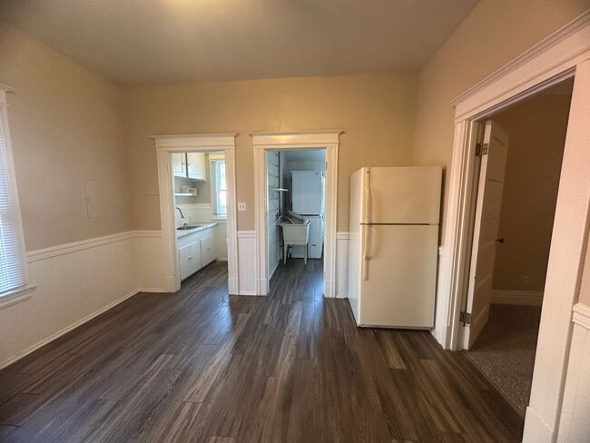 Building Photo - Updated 2 Bedroom with Office and Yard in the Heart of Midtown