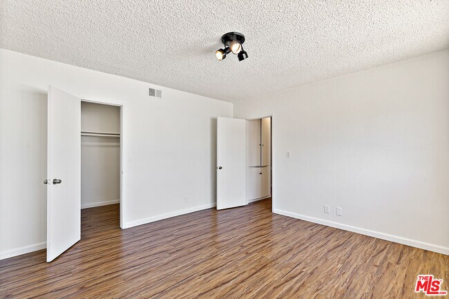 Building Photo - 2332 S Beverly Glen Blvd