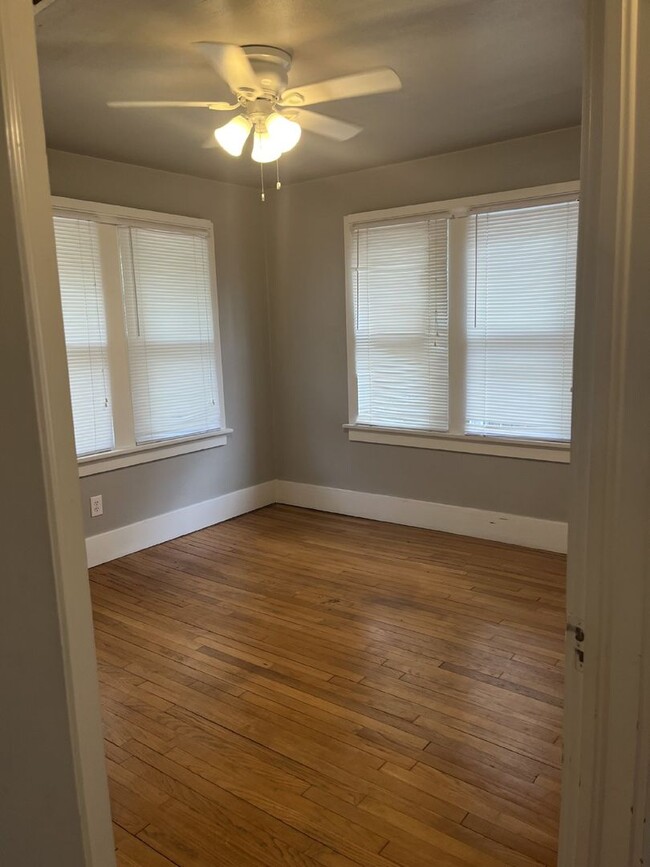 Building Photo - Charming 2-Bedroom Home near Uptown.