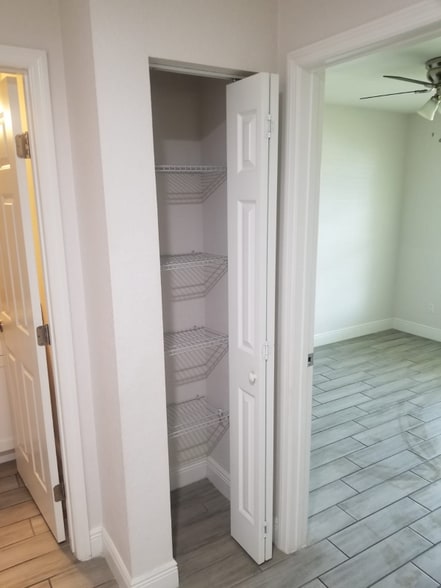 Building Photo - 1406 E Renfro St