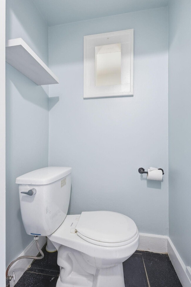 Building Photo - 314 W Muir Ave