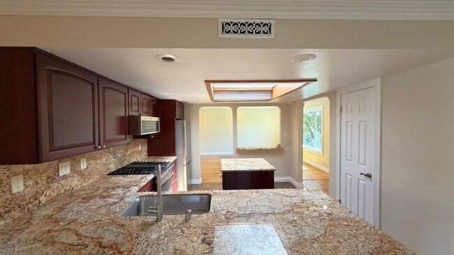 Building Photo - Beautiful Updated 4-Bedroom Martinez Home with Hardwood Floors,  Backyard & Gardener Included