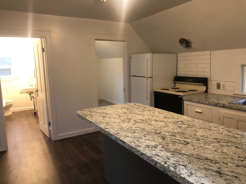 Building Photo - 708 S East St