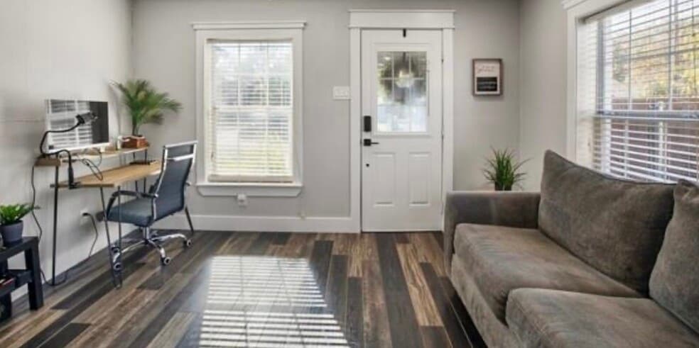 Building Photo - 611 W Page Ave