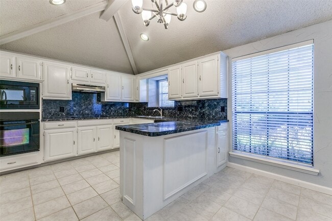 Building Photo - 4444 Hartford Dr