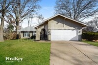 Building Photo - 213 Hollyberry Ct