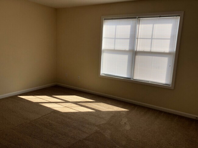 Building Photo - PRE-LEASING FOR AUGUST 2026!