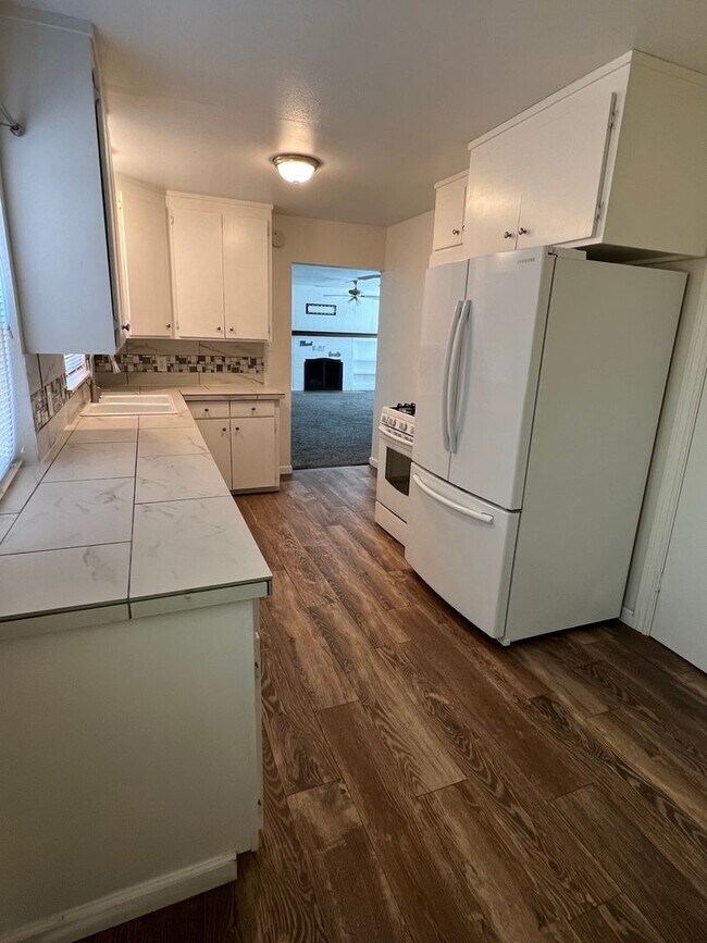 Building Photo - 4bd 3 bath