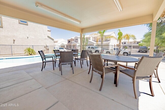 Building Photo - 2723 E Schiliro Cir