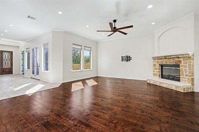 Building Photo - 1020 Winding Way Dr