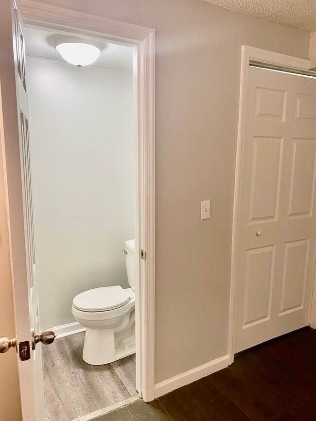 Building Photo - 1Bed/1Bath Apt Ringgold, GA! Brand New Gra...