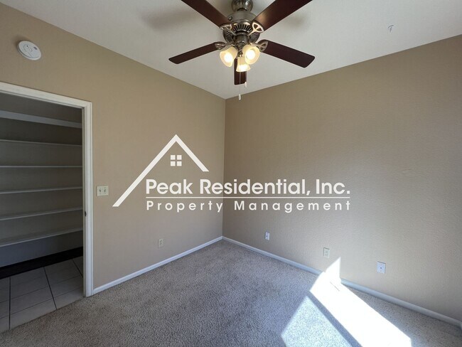 Building Photo - Wonderful Roseville 3bd/2ba House With 3 C...