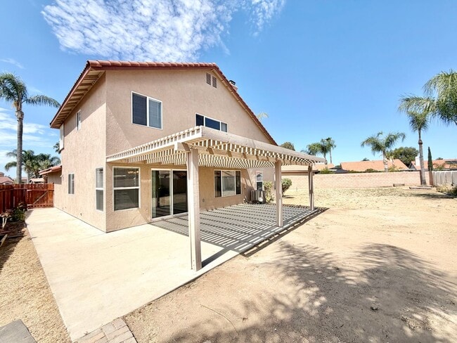 Building Photo - 4 Bedroom 3 Bathroom Cul-de-sac Home with Huge Backyard
