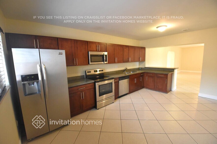 Building Photo - 623 W 63rd Dr