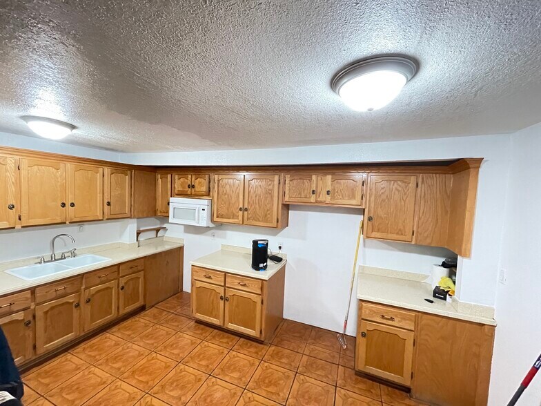 Kitchen - 5890 Noble St