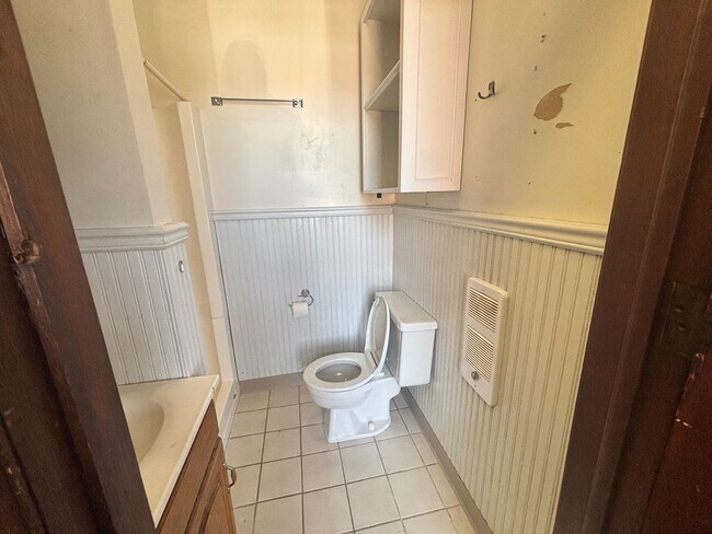 Building Photo - 302 N Washington St