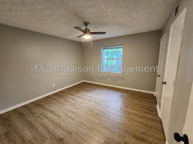 Building Photo - 111 E Mell St
