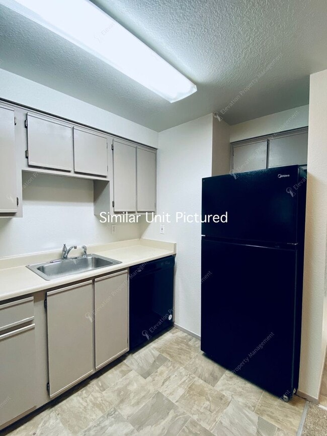 Building Photo - 2810 NE Mesa Ct