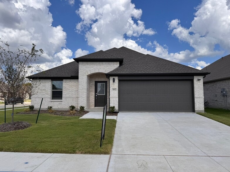 Primary Photo - 1012 Rosemary Hill Dr