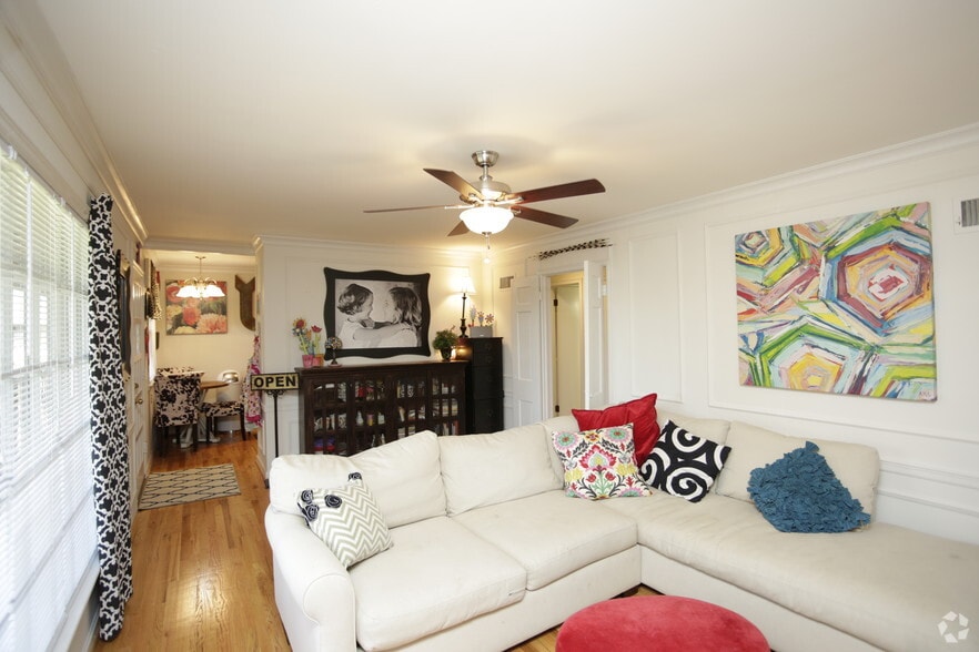 2BR, 1BA - 775 SF - Somerset Apartments