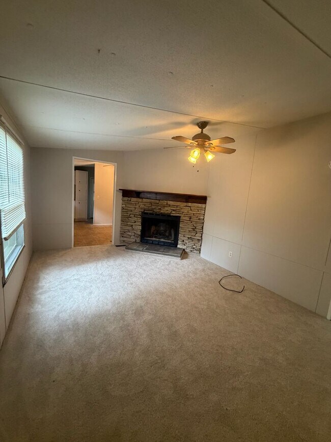 Building Photo - 25 Crestfield Ave