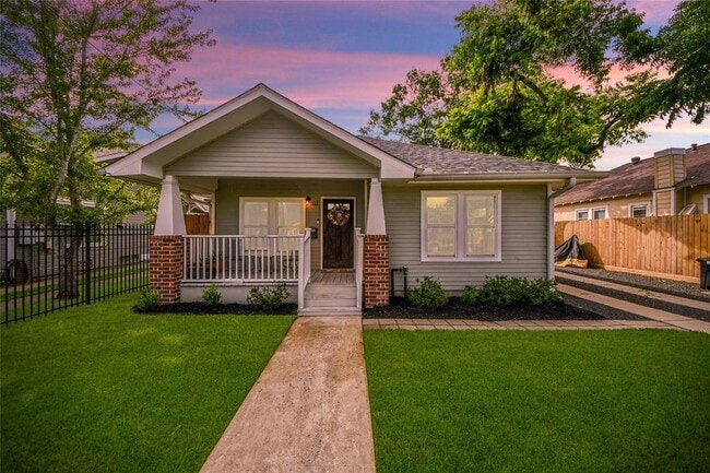 Building Photo - 311 Cosmos St