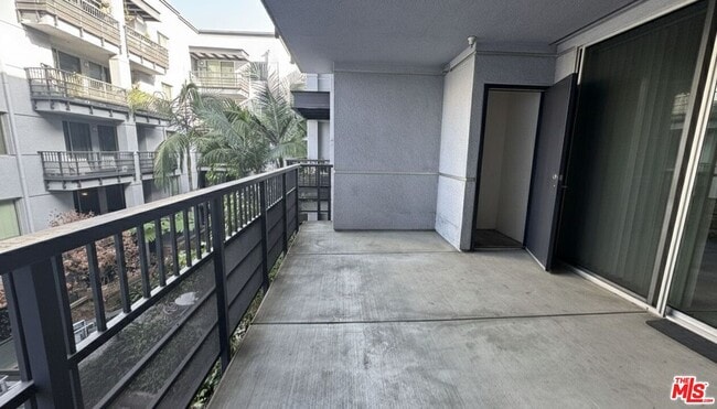 Building Photo - 629 Traction Ave