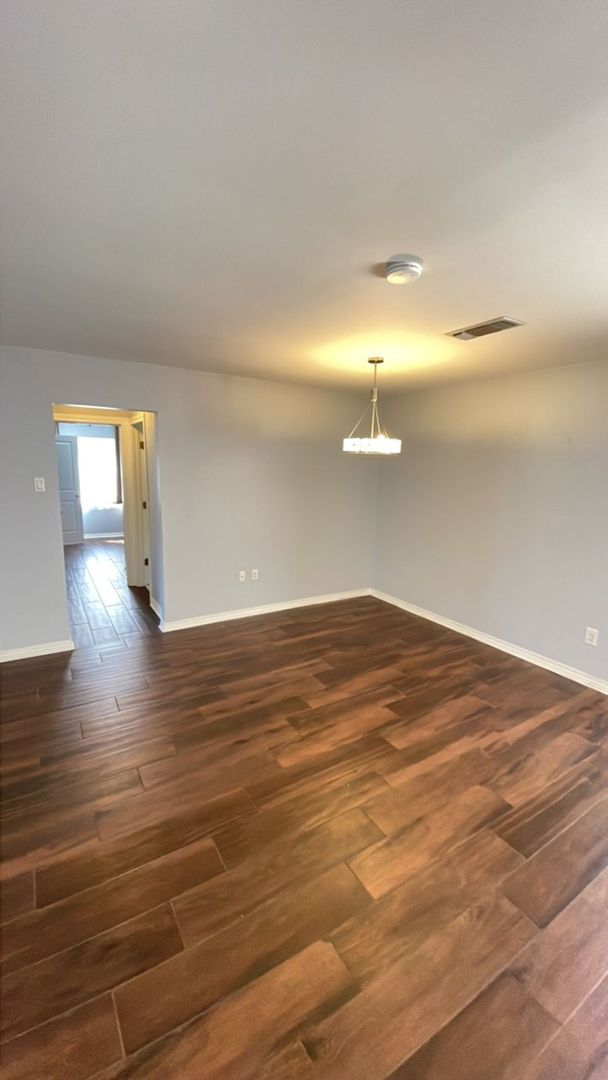 Building Photo - 3 BD 2 BA Home in the Bayou View School Di...