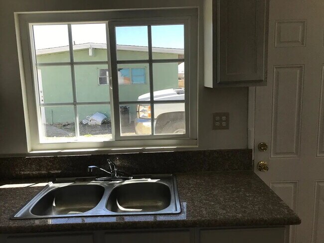 Building Photo - "Charming 3-Bedroom Gem in Boron - Cozy Living with 850 Sq Ft of Comfort!"