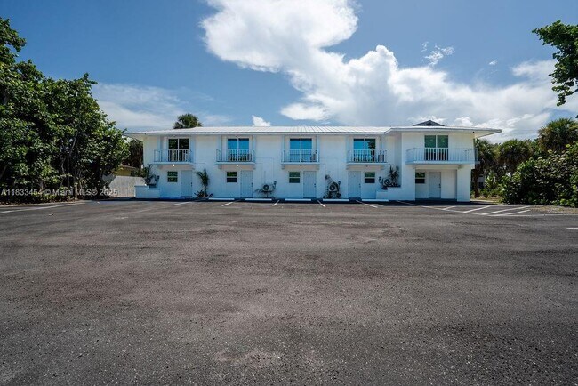 Primary Photo - 2305 Tamarind Dr
