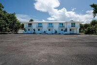 Building Photo - 2305 Tamarind Dr