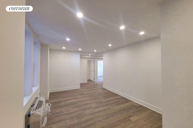 Building Photo - 45 W 81st St
