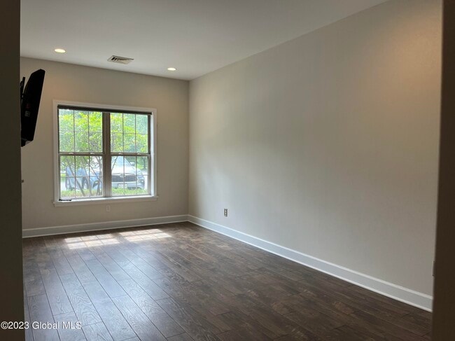 Building Photo - 15 Lancaster Pl