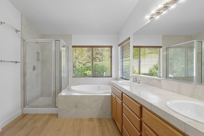 Building Photo - Gorgeous 3BD 2-Story Home in the Sorrento Community in Porter Ranch!