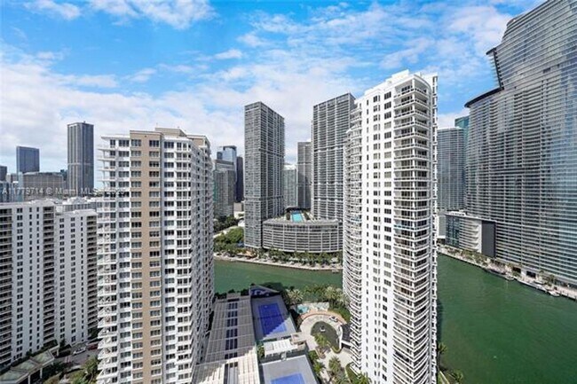 Building Photo - 900 Brickell Key Blvd