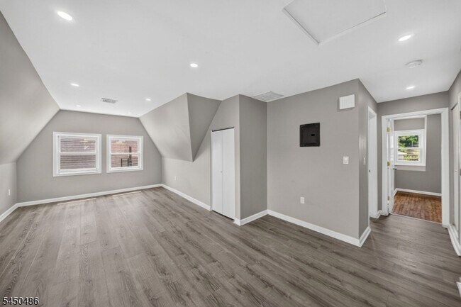 Building Photo - 467 Summer Ave