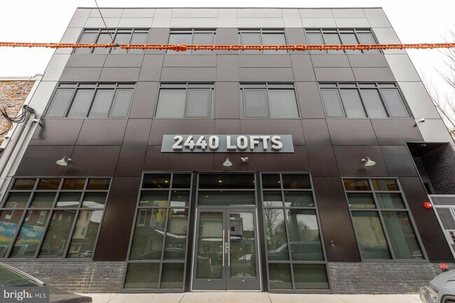 Building Photo - 2440 Kensington Ave