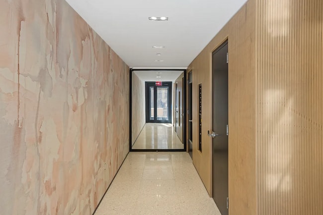 Building Photo - 95 Grattan St