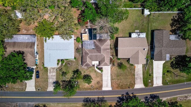 Building Photo - 834 Riverside Dr